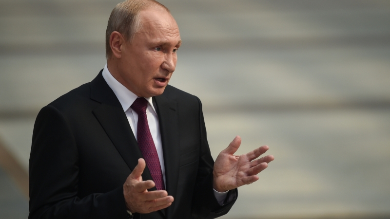 «Никого не надо запугивать»: Путин выступил против принуждения граждан к вакцинации