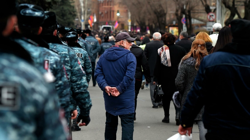 Противники Пашиняна собрались у резиденции  президента