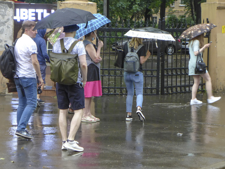 Психолог описал людей, впадающих в депрессию из-за затяжных дождей