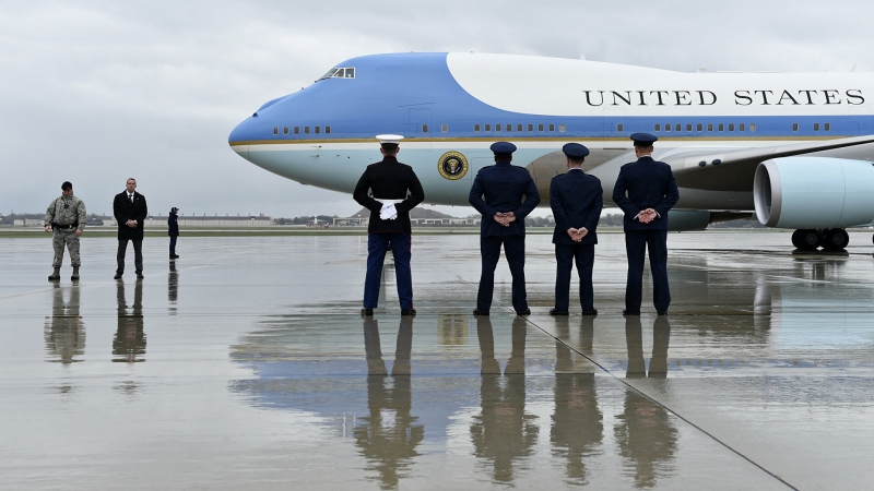 ВВС США объяснили, как неизвестный проник на базу с самолетом президента